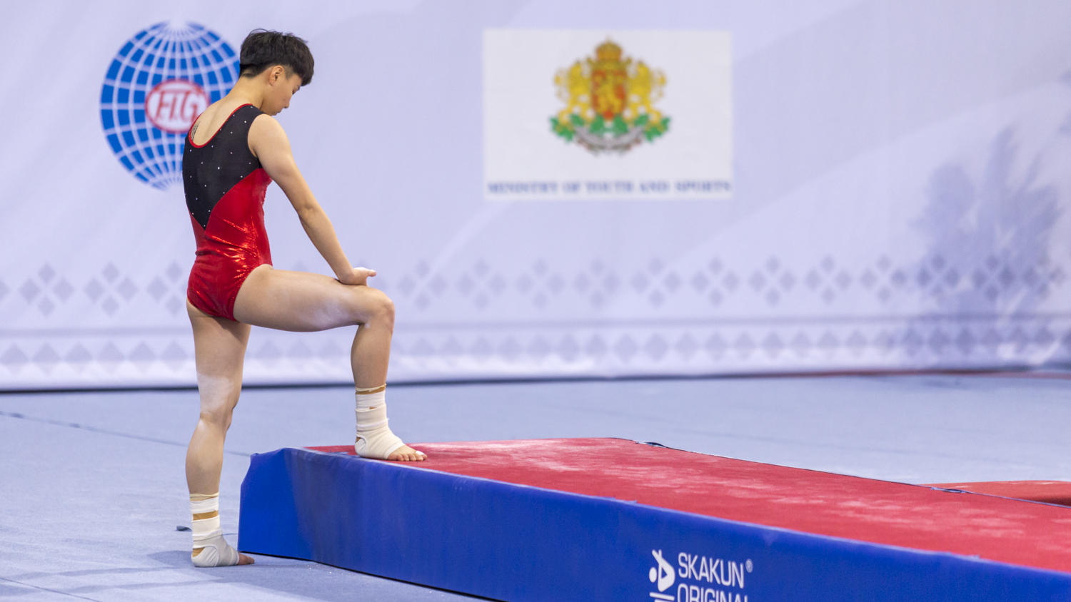 Photographie couleur de la chinoise Jia Fangfang se préparant avant son épreuve individuel en Tumbling