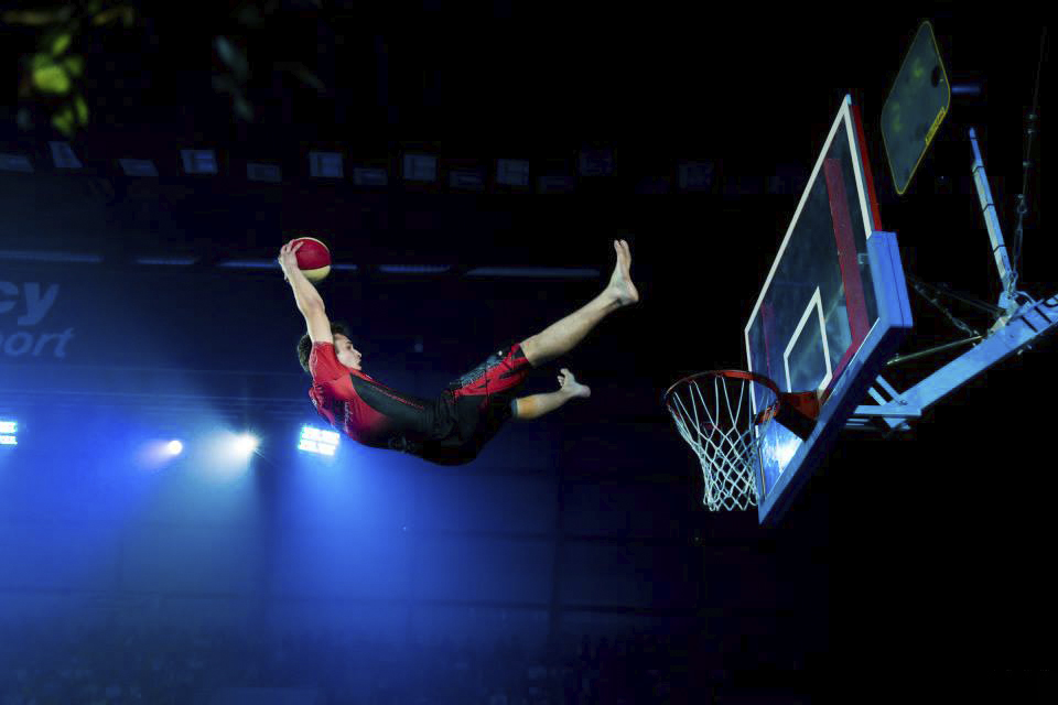 Les Flyings Dunkers font le show durant le Gala fu Festigym en 2015