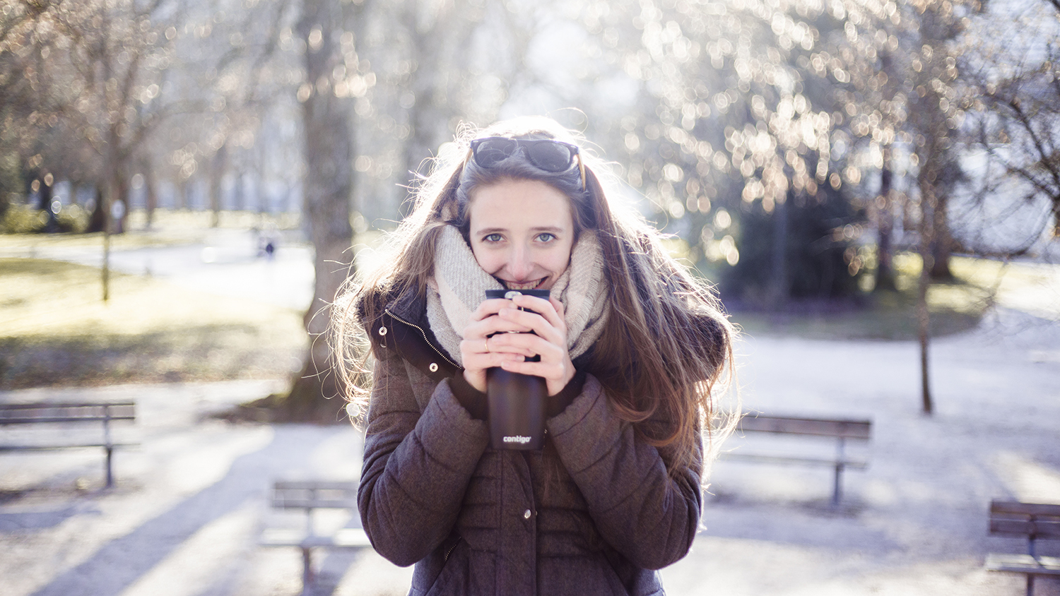 Photographie couleur de Cécile Reiter en extérieur pendant un hiver froid